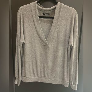 Michael Lauren deep v-neck sweater small